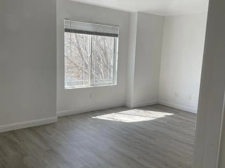 Building Photo - 1313 Powell Ln