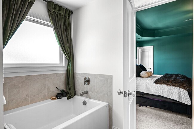 Building Photo - 227 Lookout Ln