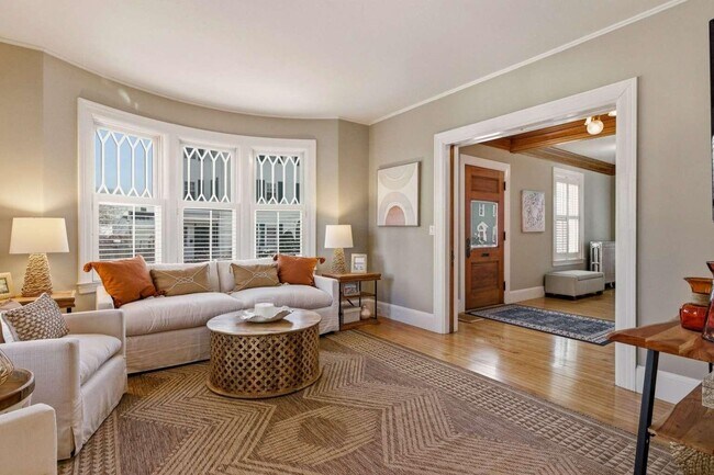 Building Photo - 115 Court St