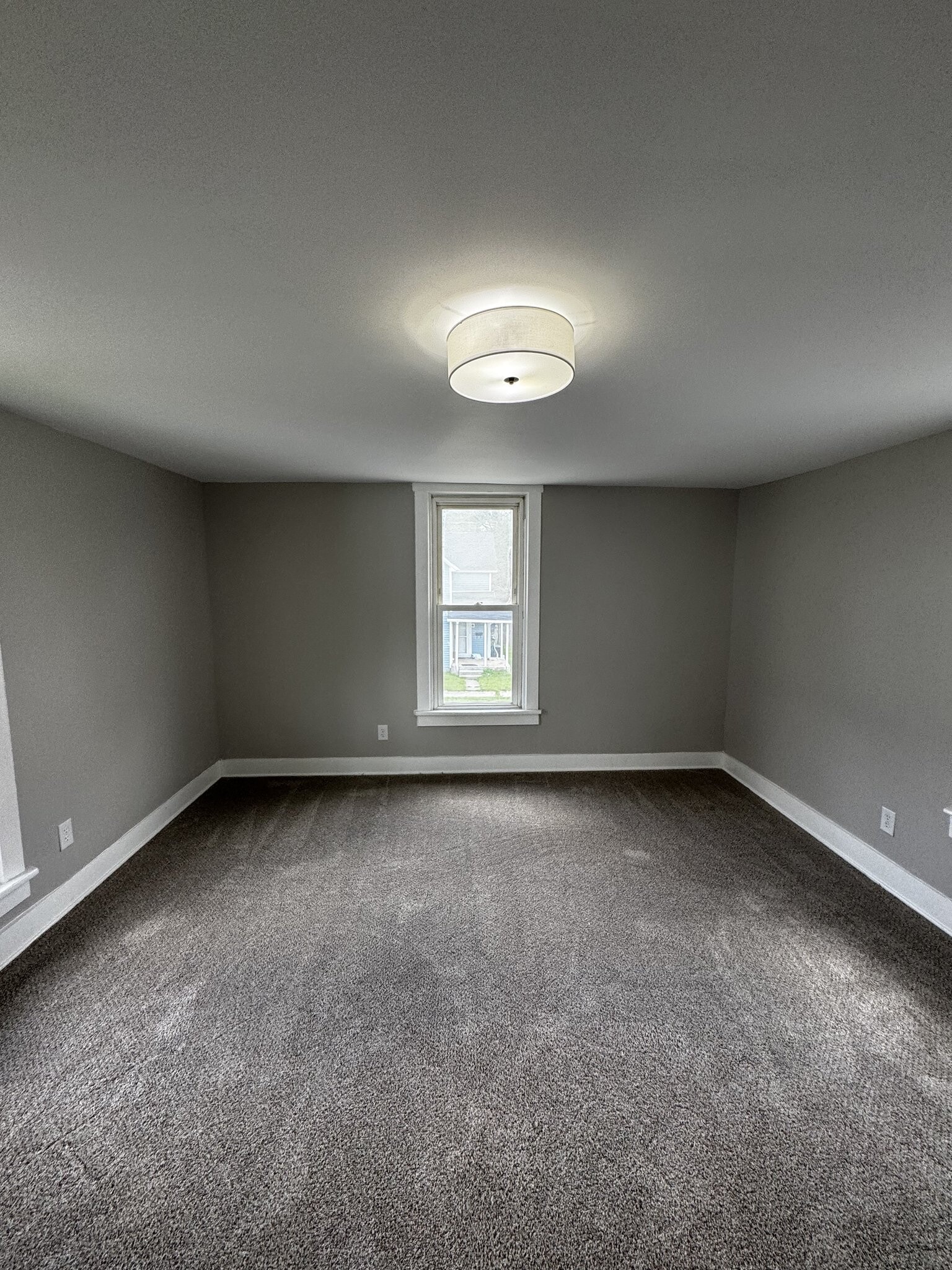 Building Photo - 409 N Elm St