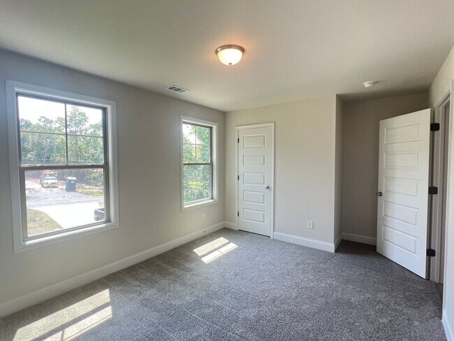 Building Photo - Beautifully Done & Brand New 4BD/2.5 Home in Jones Co.