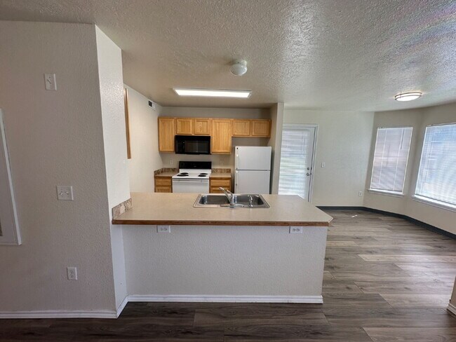 Building Photo - "Charming 2-Bed, 2-Bath Haven in Boise – Spacious 985 Sq Ft Retreat!"