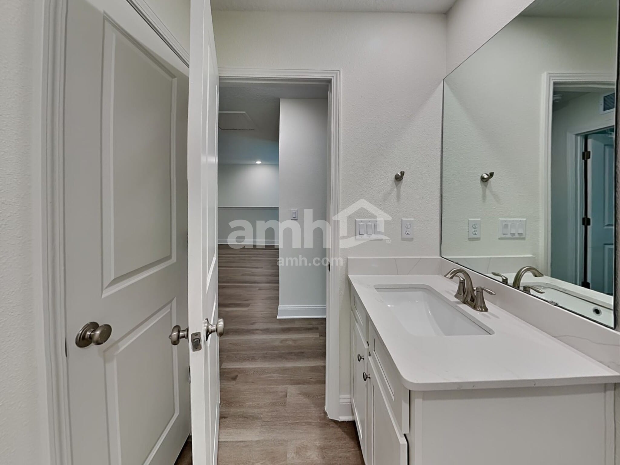 Building Photo - 11655 Hillside Dr