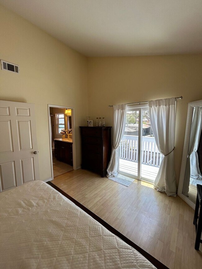 Building Photo - New! Fully Furnished Costa Mesa Condo Near Back Bay!