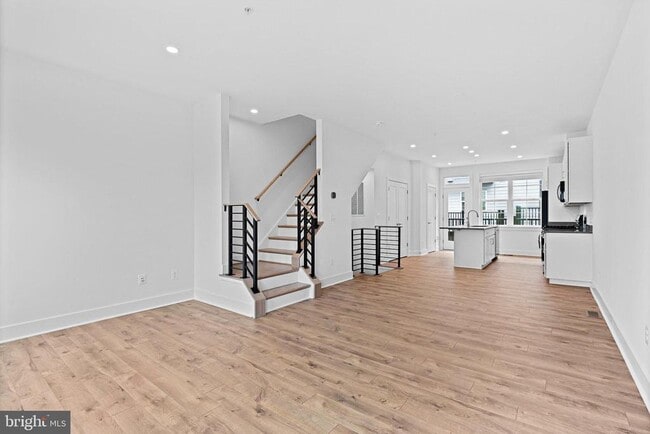 Building Photo - 11224 Bunsen St
