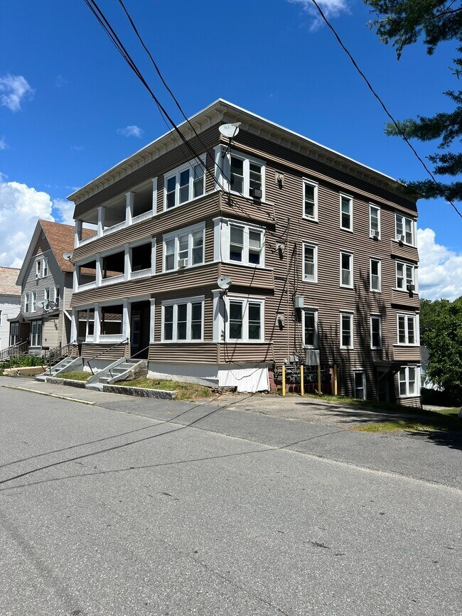 Building Photo - 49 Cedar St
