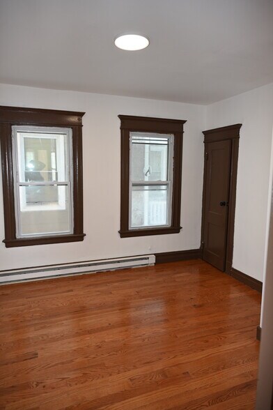 Building Photo - 203 Cooke St