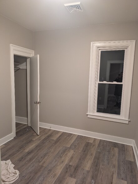 Building Photo - 112 19th St