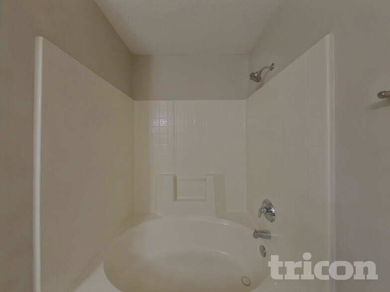 Building Photo - 1952 Lake Carolina Dr