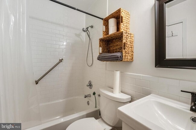 Building Photo - 301 G St NE