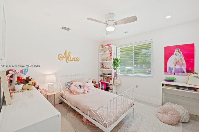 Building Photo - 5021 SW 29th Terrace