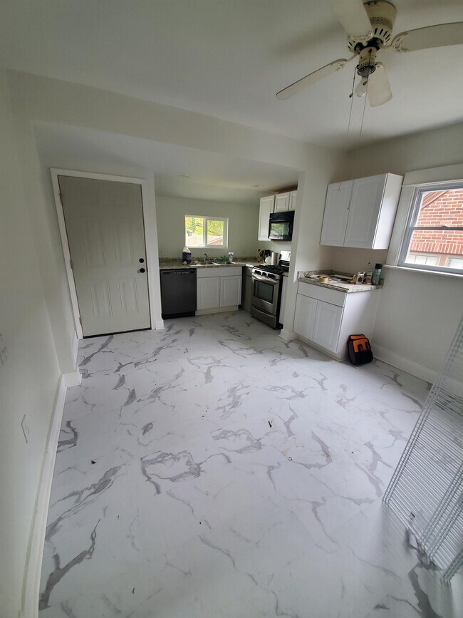 Building Photo - 4501 S 1st St