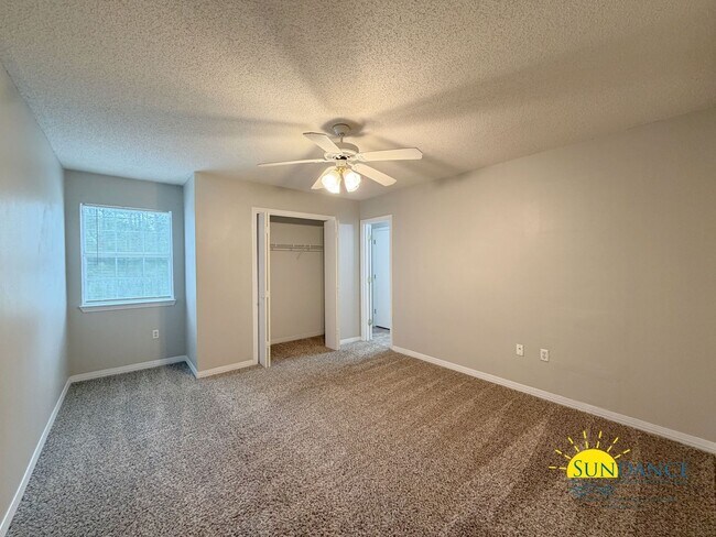 Building Photo - Newly Renovated 3 Bedroom Townhouse in Fort Walton Beach!