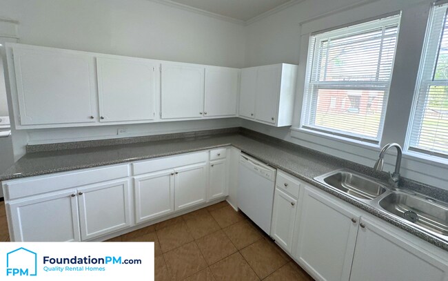 Building Photo - 1492 Faxon Ave