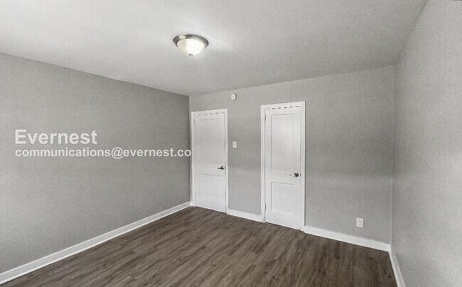 Building Photo - 1012 4th Ave W