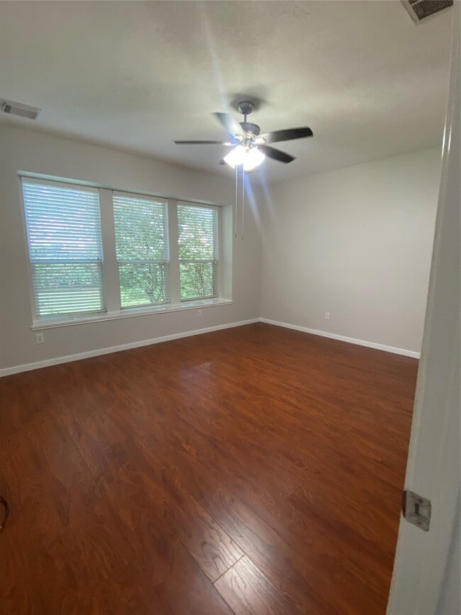 Building Photo - 2111 Emerald Cove Dr