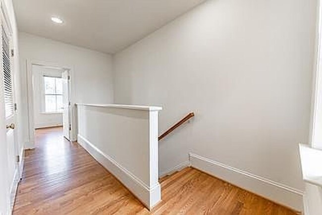 Building Photo - Spacious 3-Bedroom Apt on Cary St.