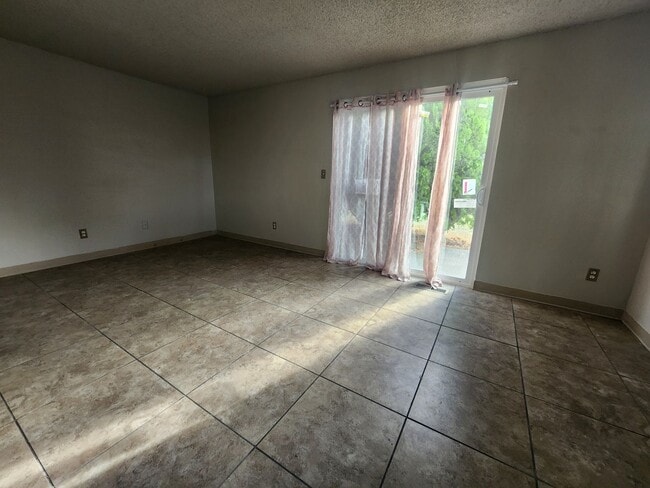 Building Photo - Charming & Affordable 2-Bedroom Home