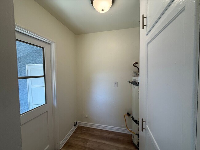 Building Photo - Now Leasing a 2-Bedroom Home in a Prime East Long Beach Location!