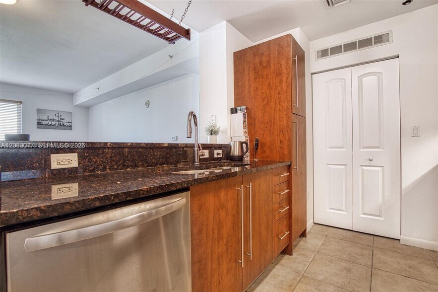 Building Photo - 7355 SW 89th St