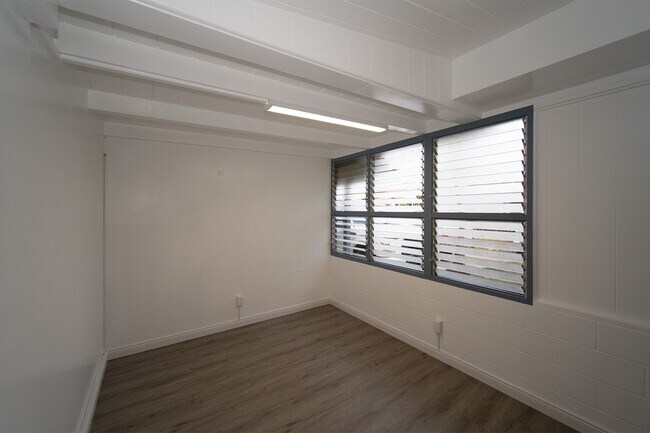 Building Photo - 1957 Hoohai St