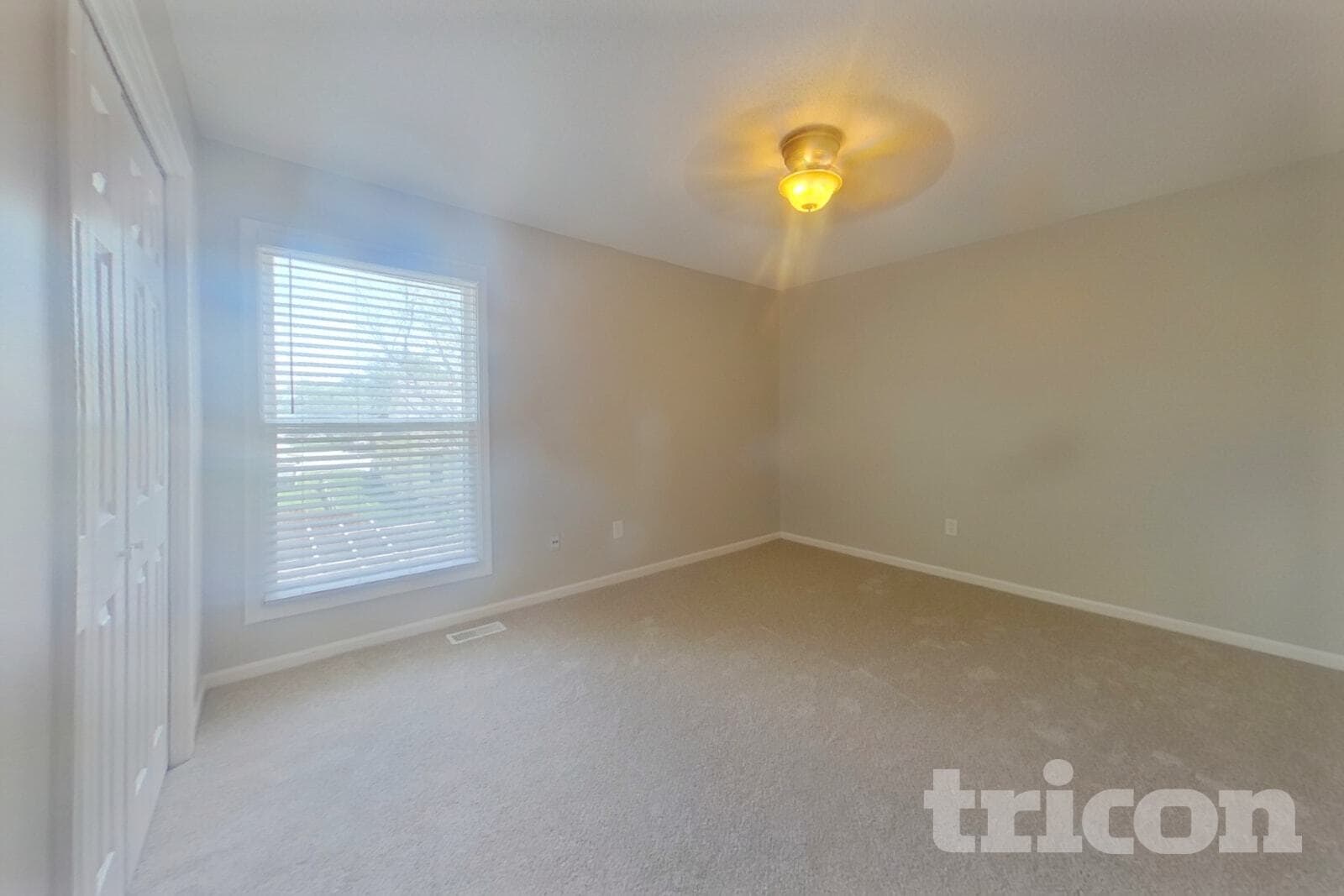 Building Photo - 1404 S Montebello Ln