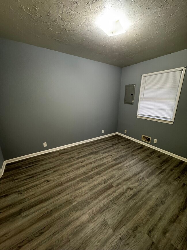 Building Photo - Blondo Street