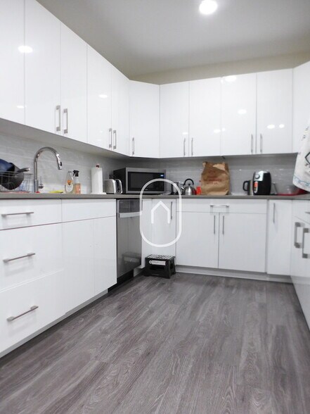 Building Photo - 19 Saint Cyprians Pl