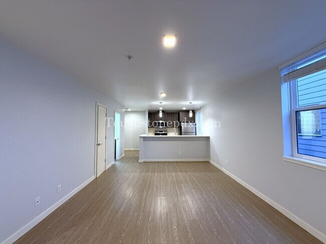 Building Photo - 2nd MONTH RENT FREE!- Contemporary 2 Bedroom, 1.5 Bathroom Apartment, Northeast Portland