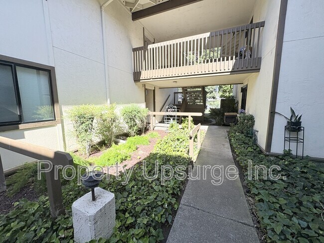 Building Photo - 2405 Sunny Ln