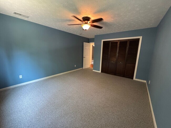 Building Photo - Spacious 3/2.5 House in Twickenham Estates...