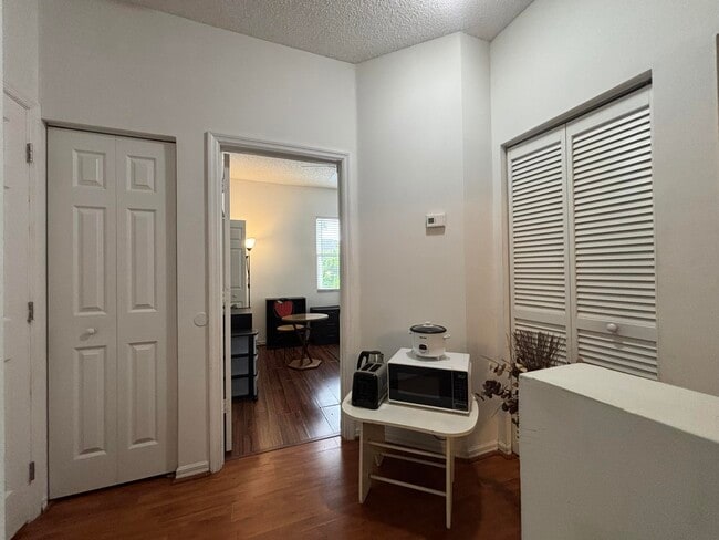 Building Photo - 2941 Crestwood Ter