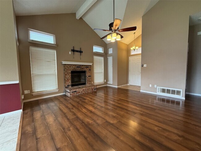 Building Photo - 8220 Lara Ln