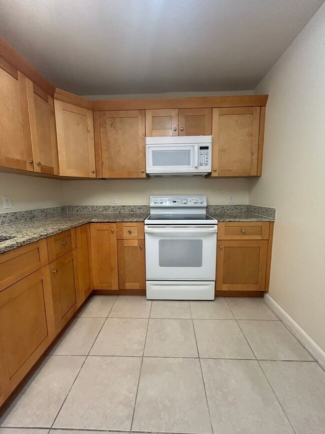 Building Photo - Super Charming 2 Bed  Duplex