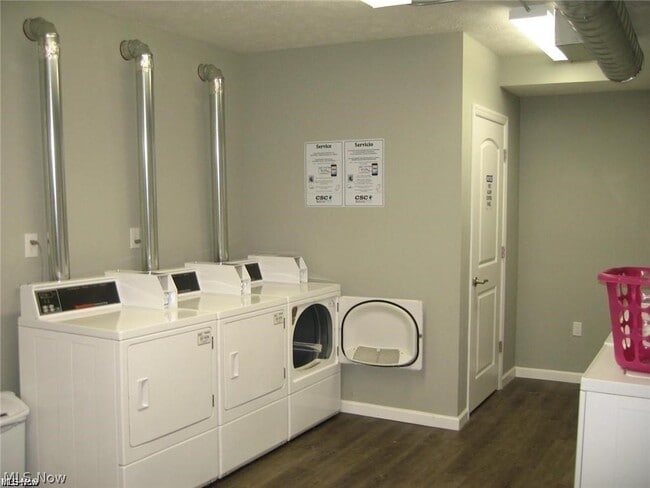 Building Photo - 14814 Clifton Blvd