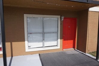 Building Photo - Awesome Location 1/1 on Curry Ford Ready for Move In