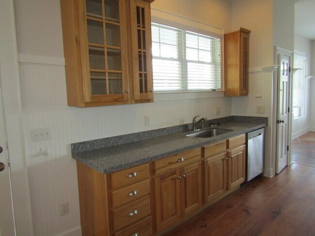 Building Photo - 703 Tradewind Ct