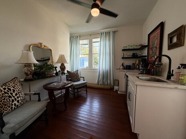 Building Photo - 5BD House Uptown