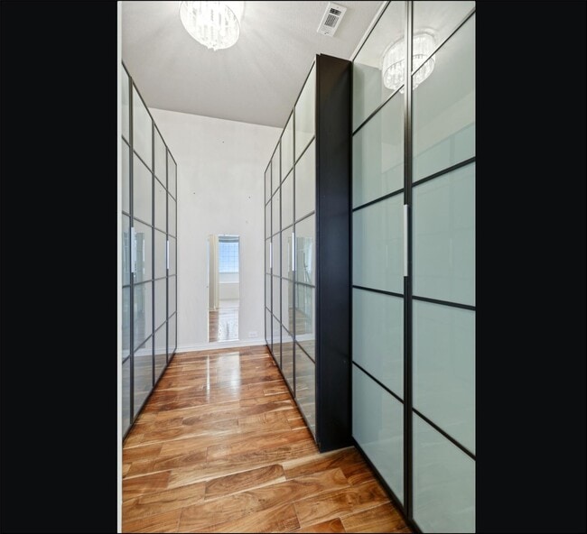 Building Photo - 14775 Holly Leaf Dr