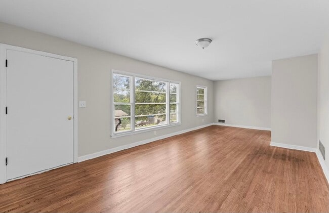 Building Photo - Cozy and Newly Renovated 3 Bedroom 1 Bath ...