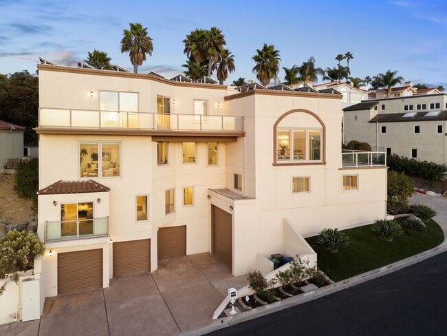 Primary Photo - Custom Del Cerro Home with Views