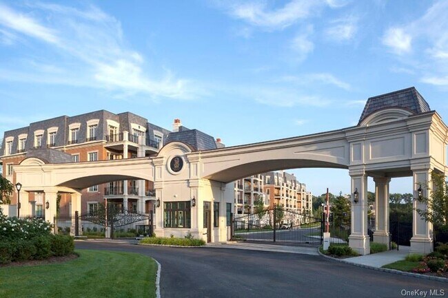 Building Photo - 3000 Royal Ct