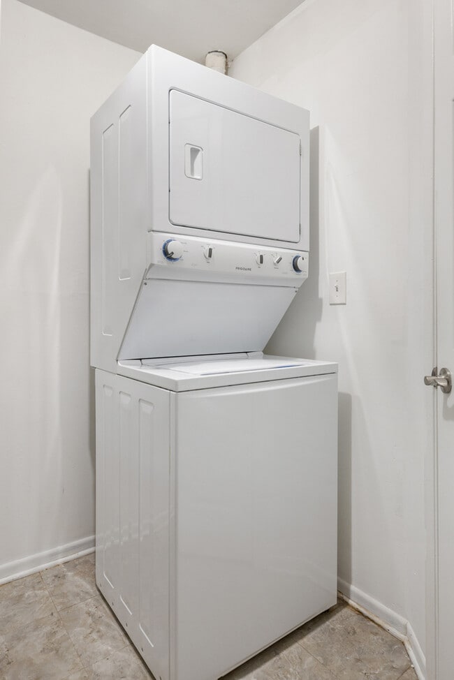 Building Photo - 63 N Victoria Ln