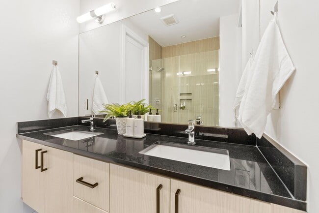 Building Photo - 801 N 6th St