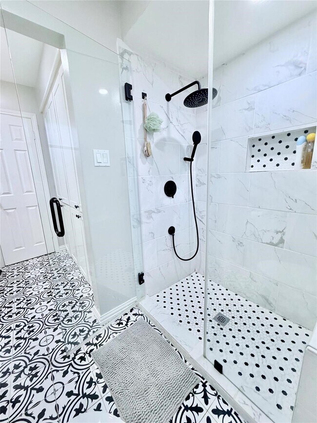 Building Photo - 7146 Bayou Forest Dr