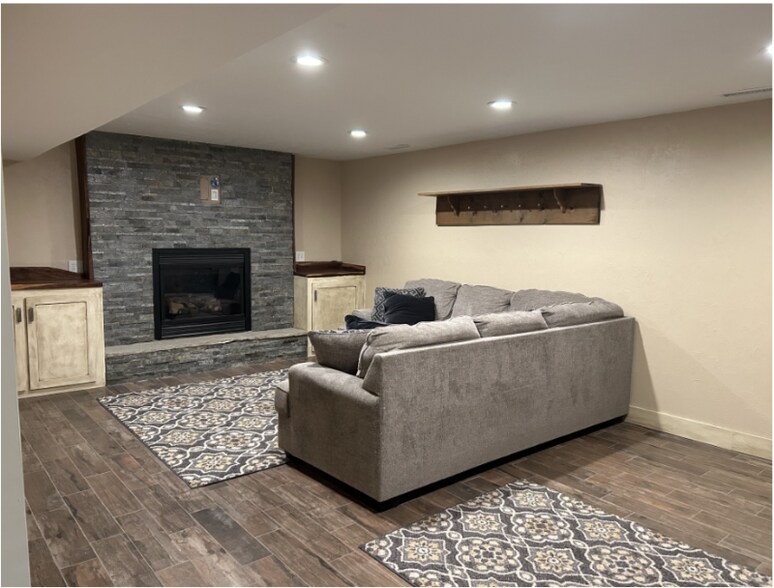 Building Photo - 2229 E Sego Lily Dr