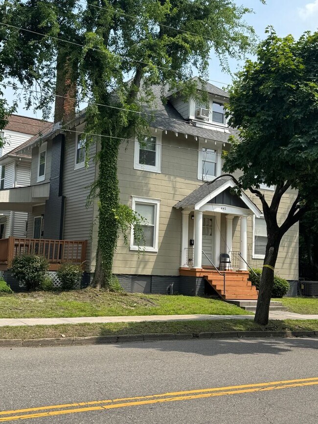 Building Photo - 441 W 28th St