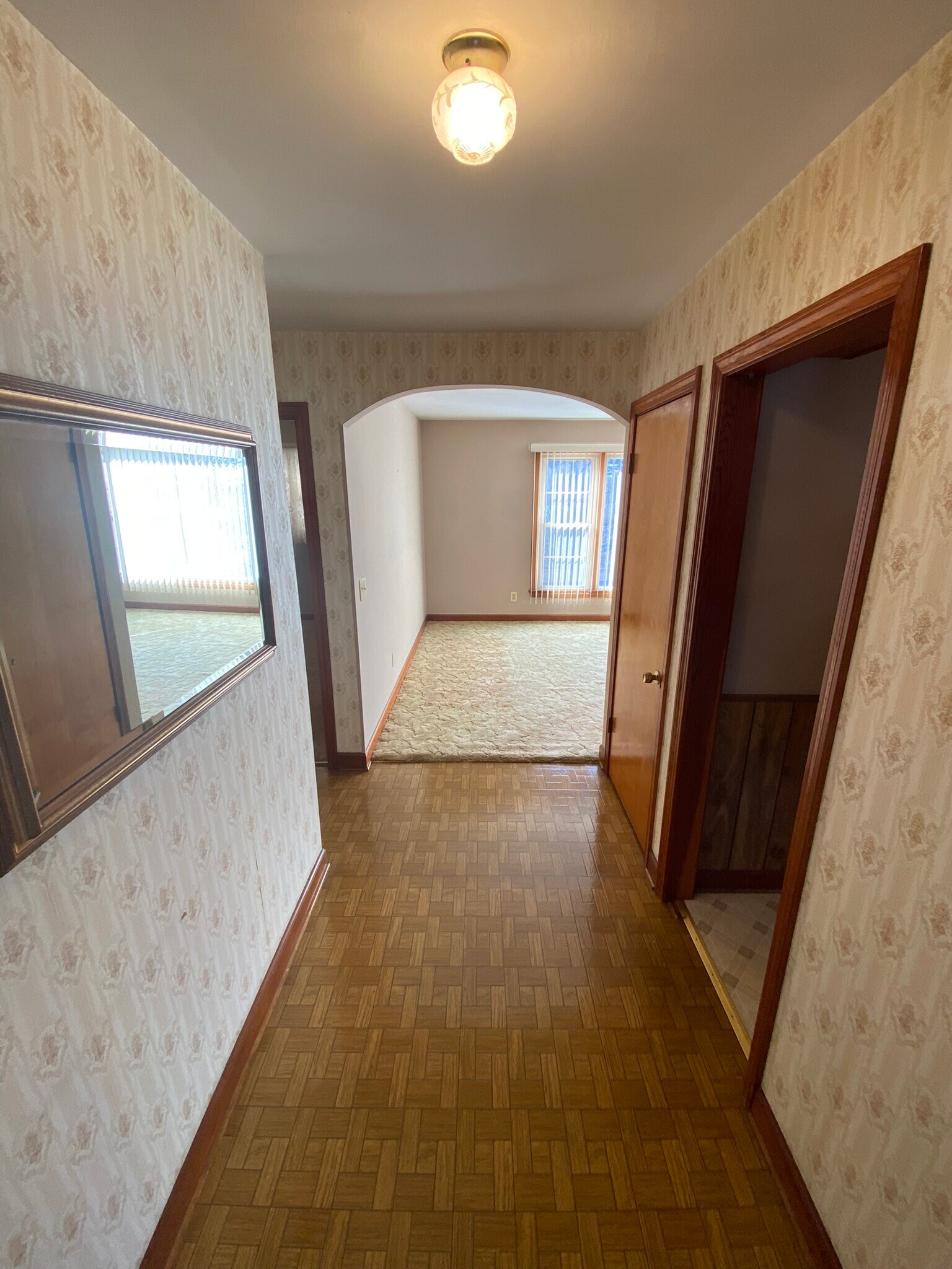 Building Photo - 410 Colonial Ave