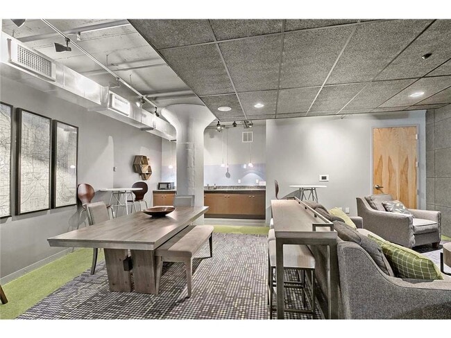 Building Photo - 2929 Chicago Ave