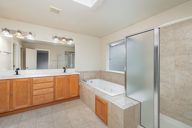 Building Photo - Beautiful Craftsman home available for ren...
